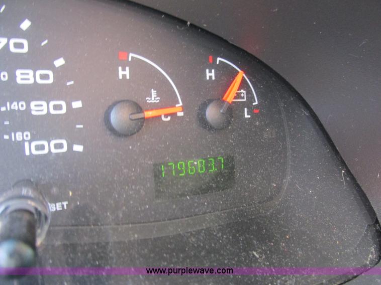 image for item E7264 2006 Ford E350 XL Super Duty van