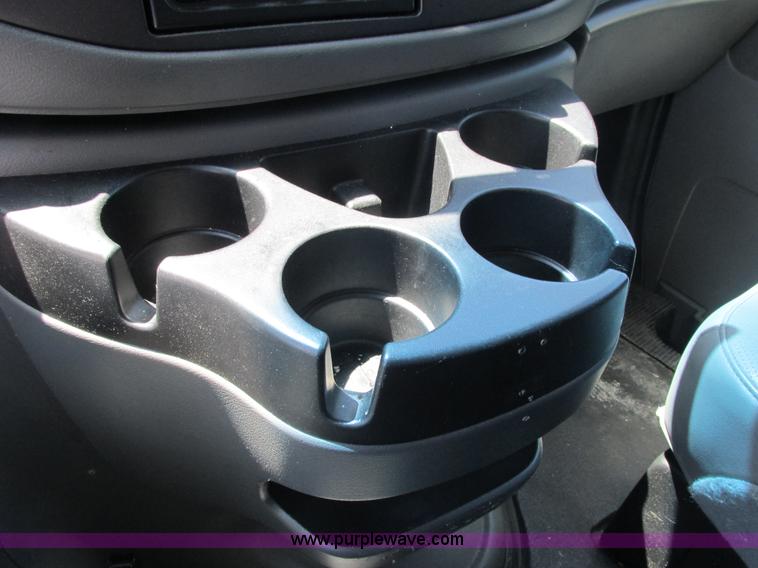 image for item E7264 2006 Ford E350 XL Super Duty van