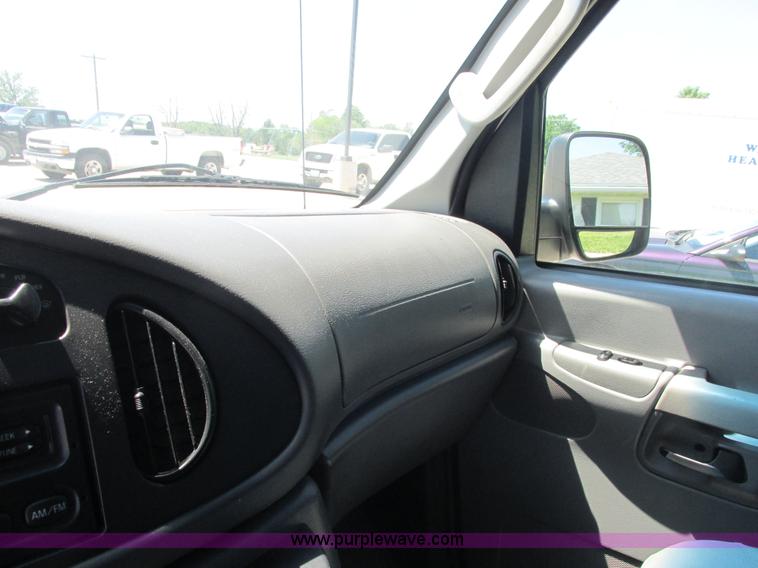 image for item E7264 2006 Ford E350 XL Super Duty van