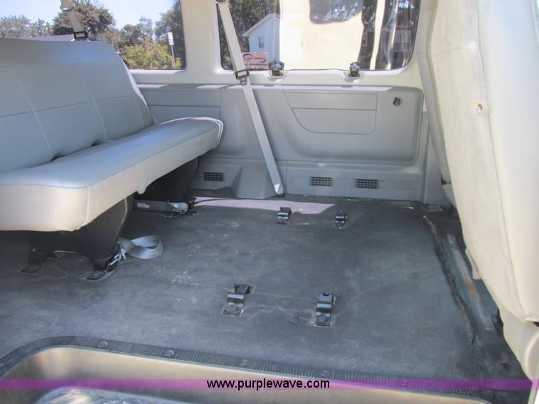 image for item E7264 2006 Ford E350 XL Super Duty van