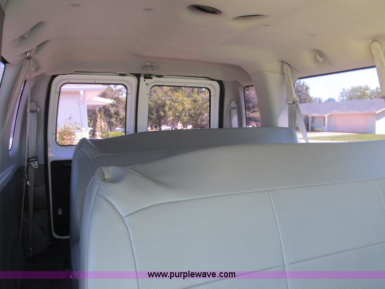 image for item E7264 2006 Ford E350 XL Super Duty van