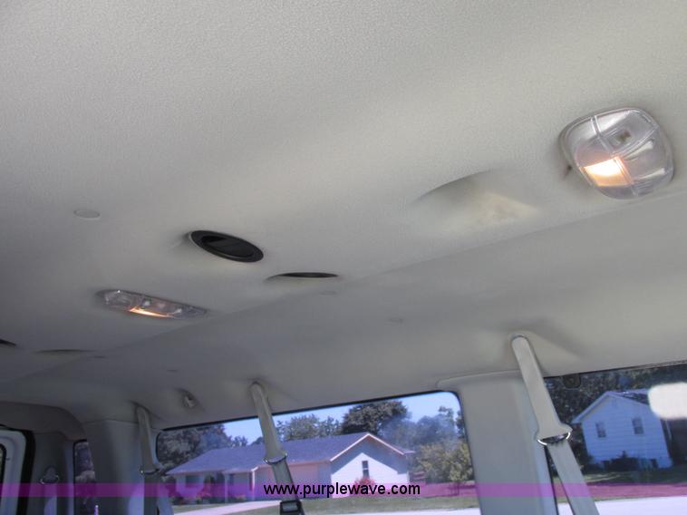 image for item E7264 2006 Ford E350 XL Super Duty van