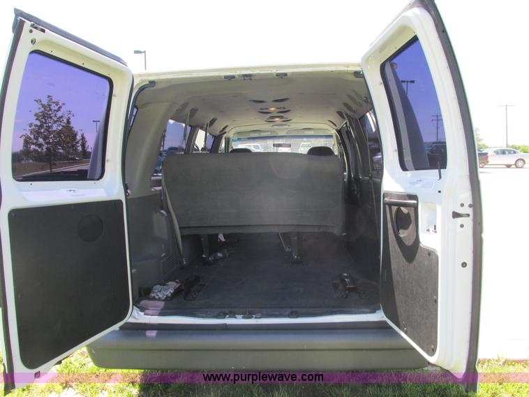 image for item E7264 2006 Ford E350 XL Super Duty van