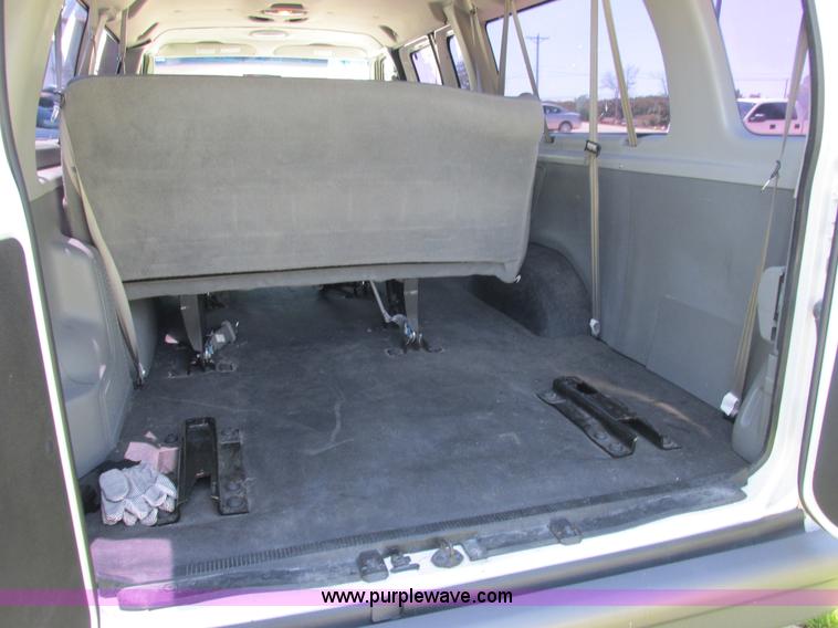 image for item E7264 2006 Ford E350 XL Super Duty van