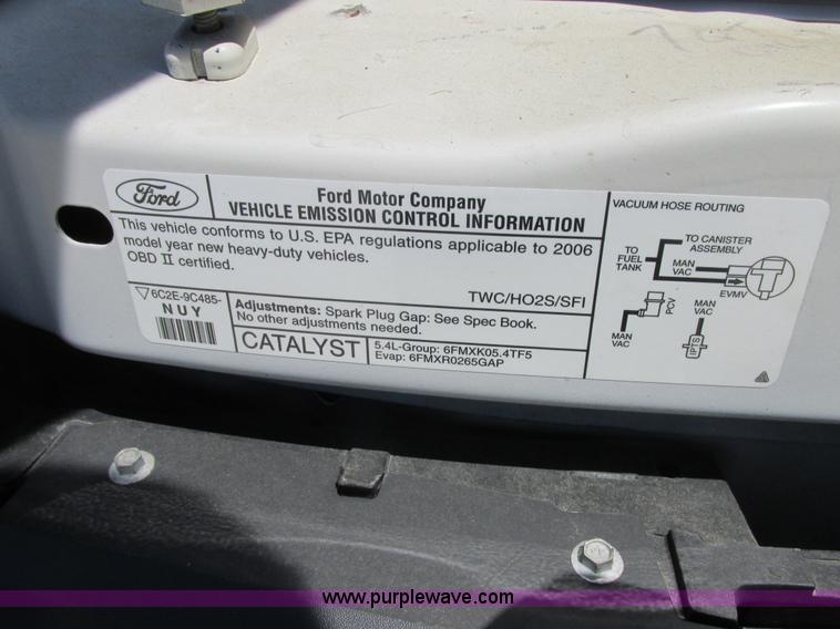 image for item E7264 2006 Ford E350 XL Super Duty van