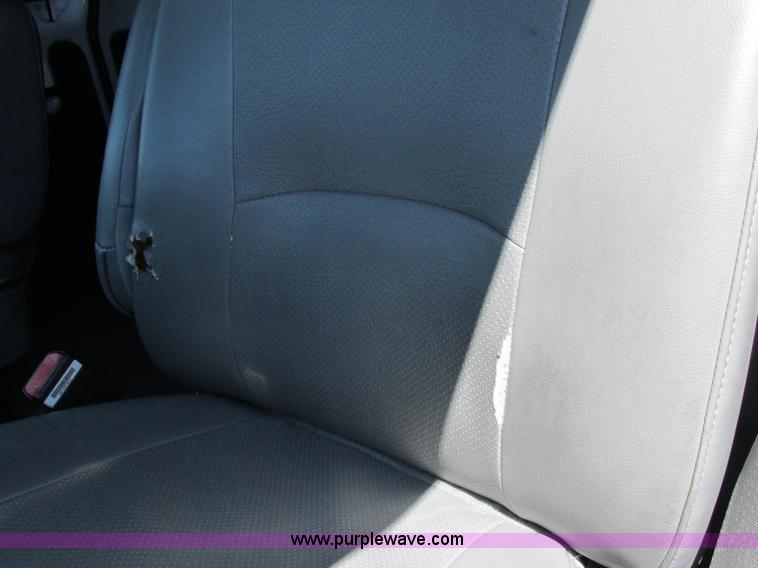 image for item E7264 2006 Ford E350 XL Super Duty van