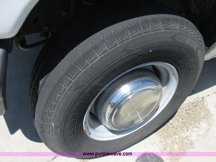 image for item E7264 2006 Ford E350 XL Super Duty van