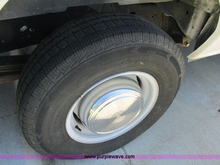 image for item E7264 2006 Ford E350 XL Super Duty van