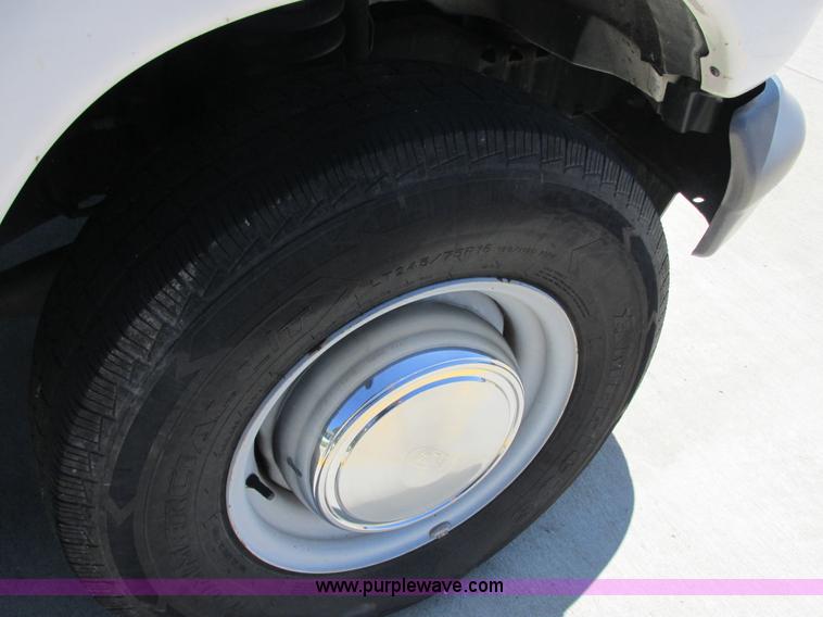 image for item E7264 2006 Ford E350 XL Super Duty van