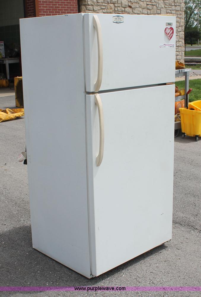 Gibson refrigerator in North Kansas City, MO Item F9098 sold Purple