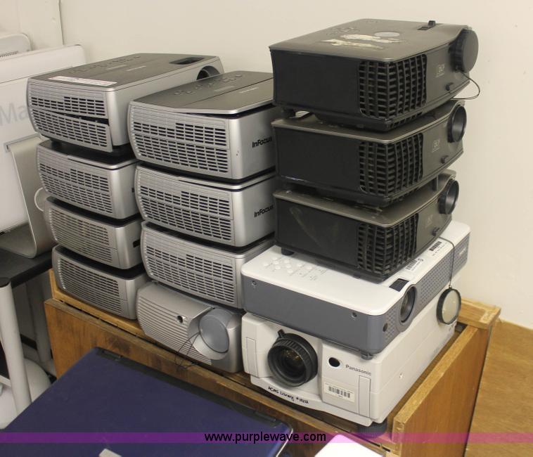 image for item F9147 (13) assorted projectors