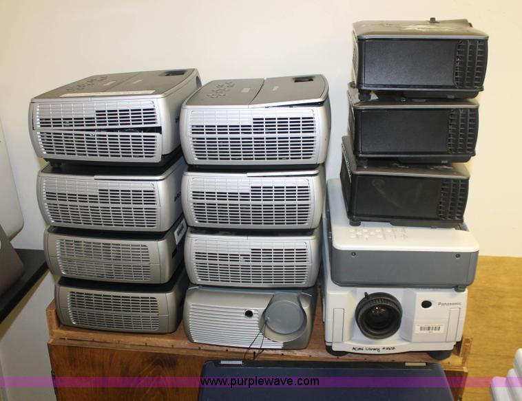 image for item F9147 (13) assorted projectors