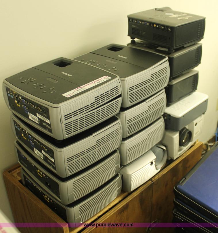 image for item F9147 (13) assorted projectors