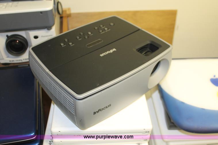 image for item F9147 (13) assorted projectors