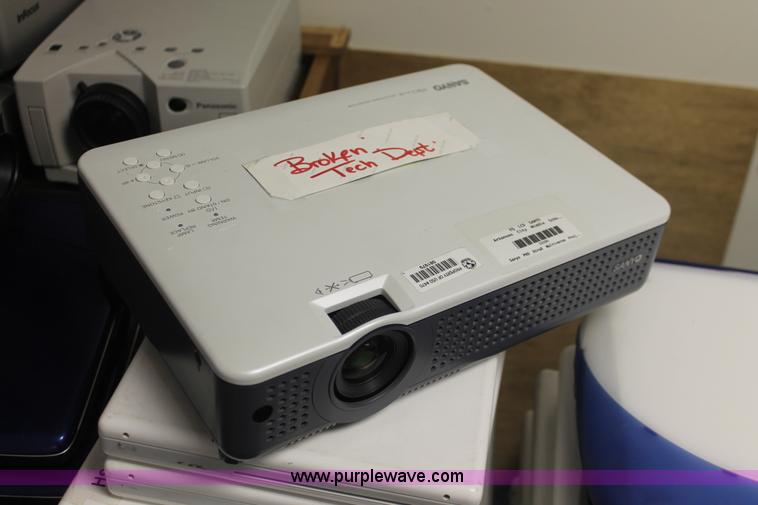 image for item F9147 (13) assorted projectors