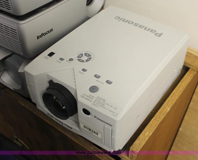 image for item F9147 (13) assorted projectors