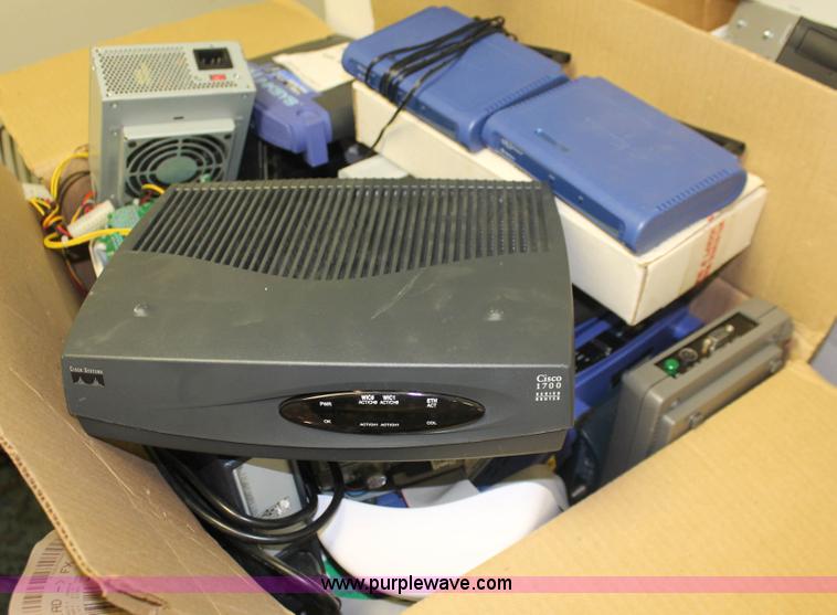 image for item F9151 (9) Cisco 1700 series routers