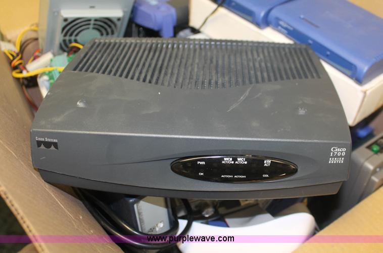 image for item F9151 (9) Cisco 1700 series routers