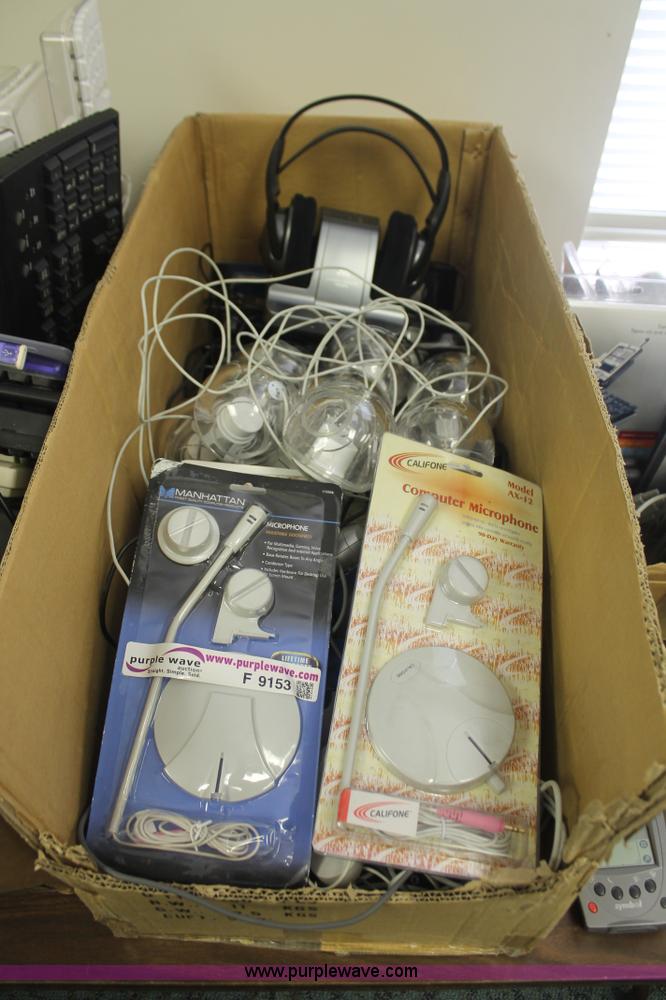 image for item F9153 Assorted computer audio and microphones