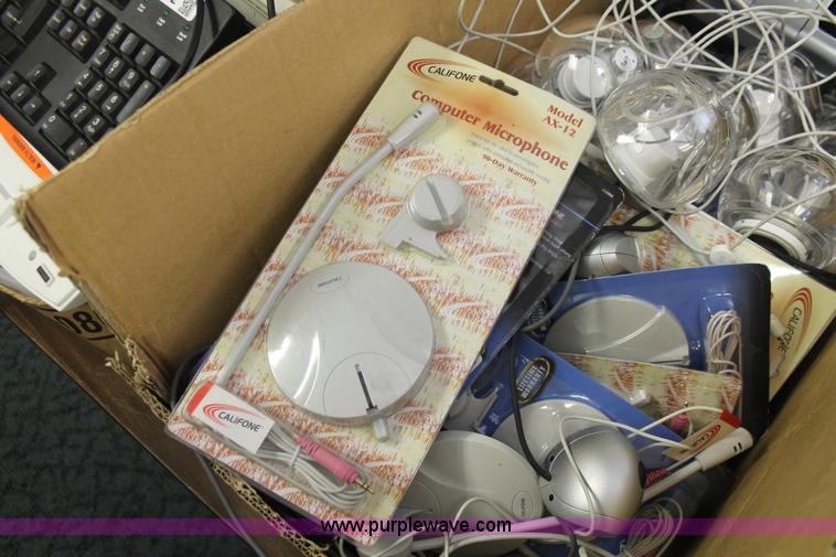 image for item F9153 Assorted computer audio and microphones