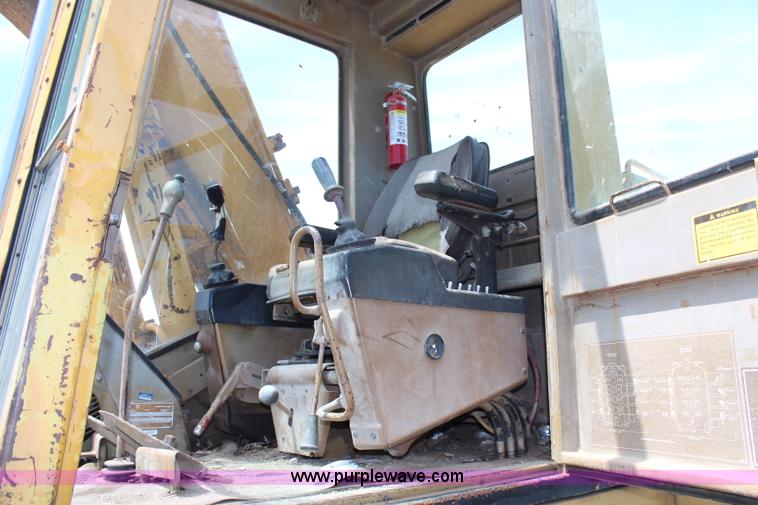 image for item G5124 1985 Caterpillar 215B LC excavator