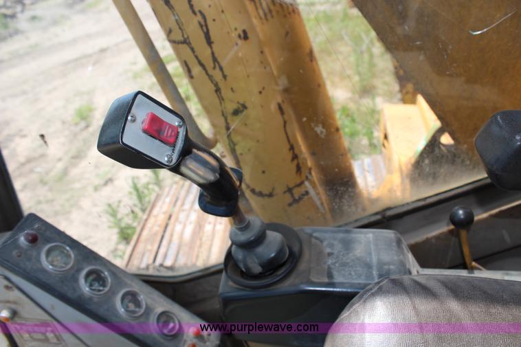 image for item G5124 1985 Caterpillar 215B LC excavator