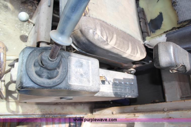 image for item G5124 1985 Caterpillar 215B LC excavator