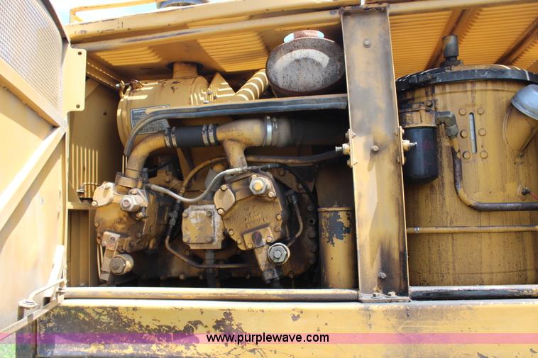 image for item G5124 1985 Caterpillar 215B LC excavator