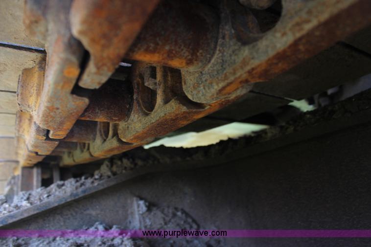 image for item G5124 1985 Caterpillar 215B LC excavator