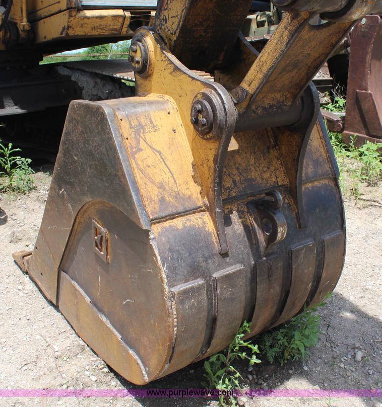 image for item G5124 1985 Caterpillar 215B LC excavator