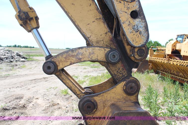 image for item G5124 1985 Caterpillar 215B LC excavator