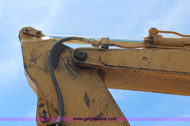 image for item G5124 1985 Caterpillar 215B LC excavator