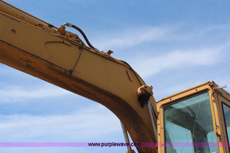 image for item G5124 1985 Caterpillar 215B LC excavator