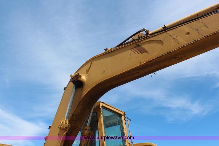 image for item G5124 1985 Caterpillar 215B LC excavator