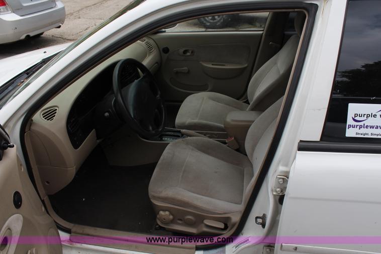 image for item G5186 2001 Kia Sephia