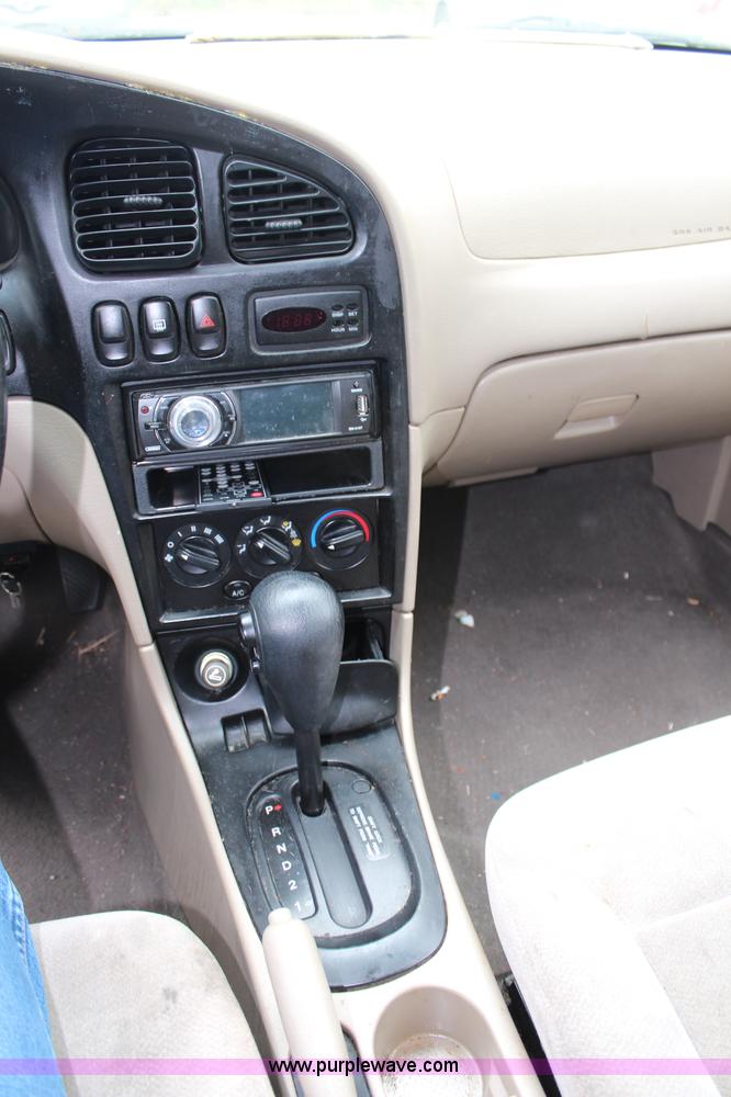 image for item G5186 2001 Kia Sephia