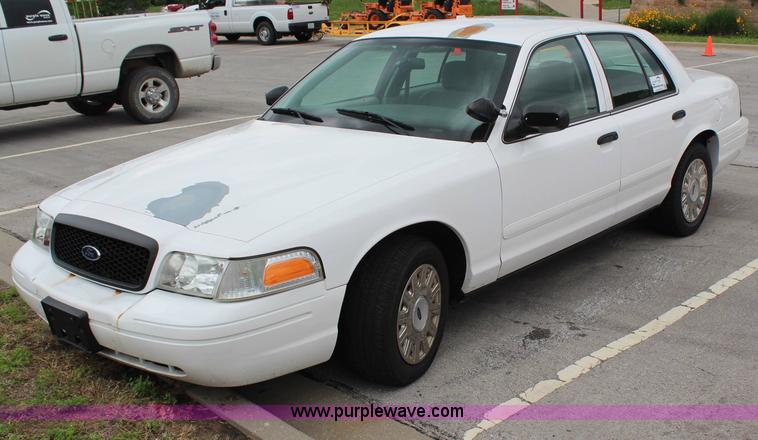 image for item G5187 2005 Ford Crown Victoria