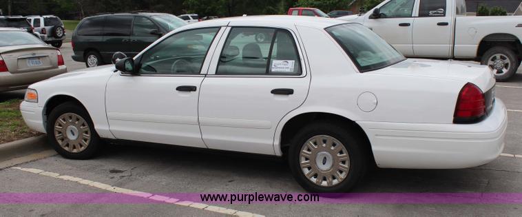 image for item G5187 2005 Ford Crown Victoria