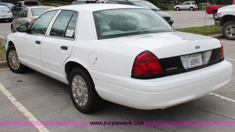 image for item G5187 2005 Ford Crown Victoria