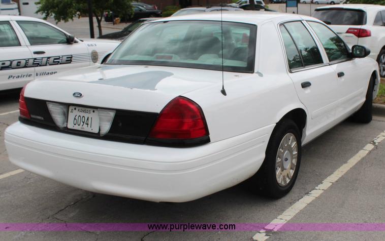image for item G5187 2005 Ford Crown Victoria