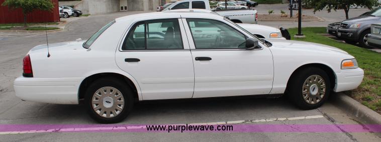 image for item G5187 2005 Ford Crown Victoria