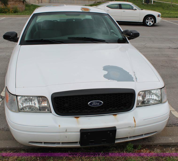image for item G5187 2005 Ford Crown Victoria