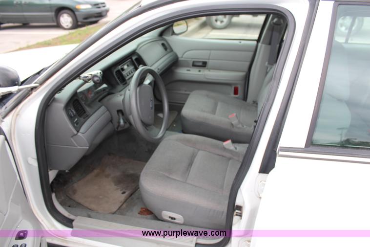 image for item G5187 2005 Ford Crown Victoria