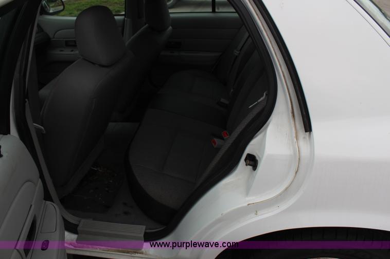 image for item G5187 2005 Ford Crown Victoria
