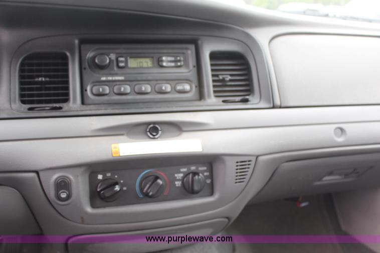 image for item G5187 2005 Ford Crown Victoria