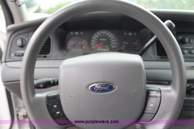 image for item G5187 2005 Ford Crown Victoria