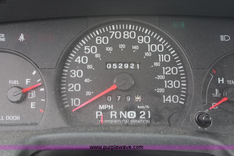 image for item G5187 2005 Ford Crown Victoria