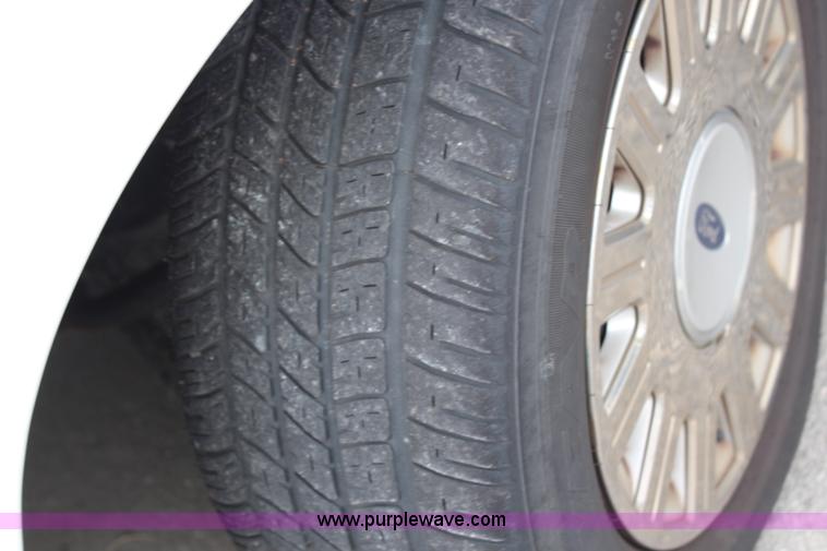 image for item G5187 2005 Ford Crown Victoria