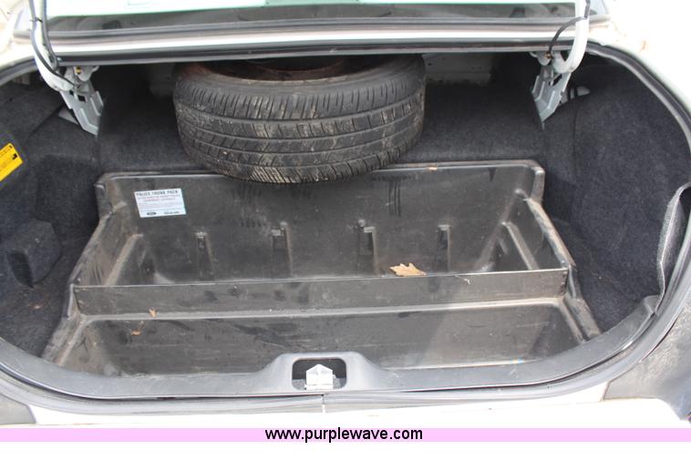 image for item G5187 2005 Ford Crown Victoria