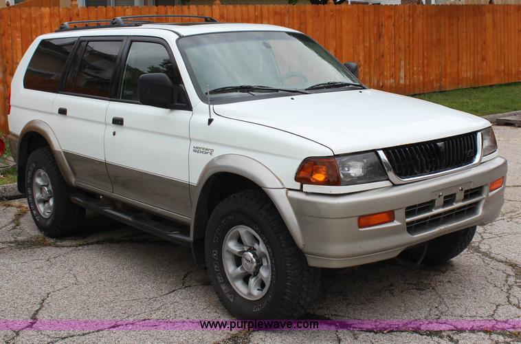 image for item G5242 1997 Mitsubishi Montero Sport XLS